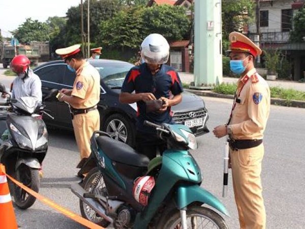 Hà Nội: Xử lý 694 trường hợp vi phạm Luật Giao thông trong ngày 21/4