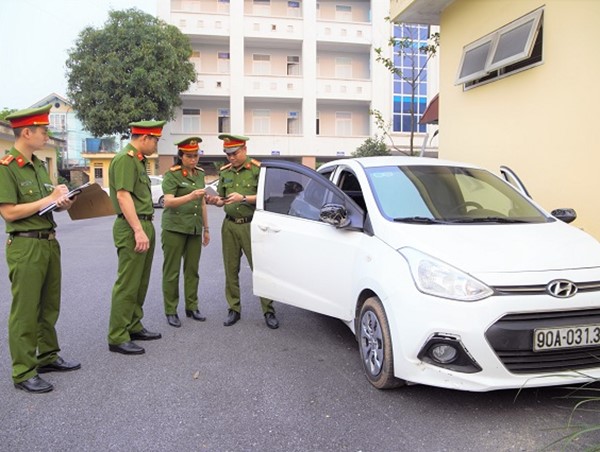 Bắt kẻ siết cổ tài xế, cướp taxi sau 8 giờ gây án