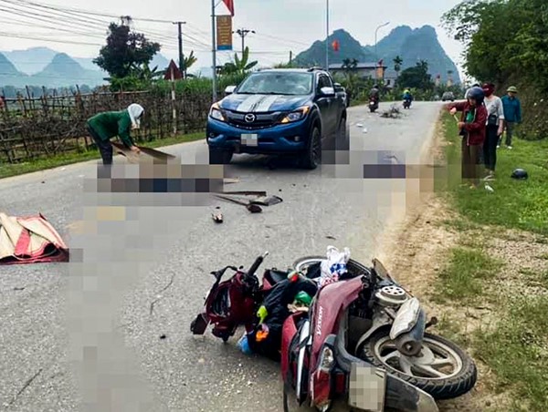 Va chạm với xe bán tải, 2 người phụ nữ đi xe máy tử vong 