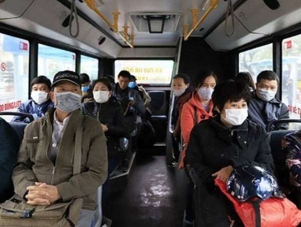 Hà Nội yêu cầu người dân đeo khẩu trang khi đi phương tiện công cộng 