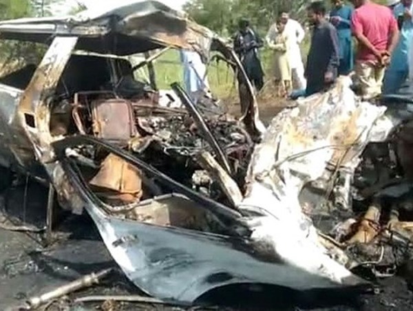 Va chạm giữa xe khách và xe tải nhỏ, 26 người thương vong