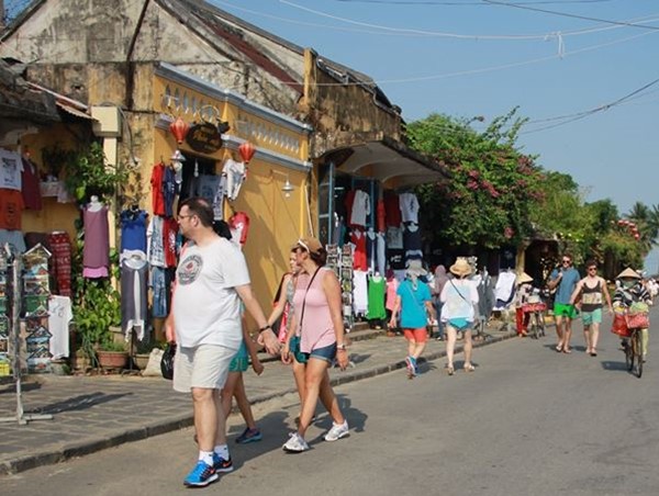 Việt Nam đón gần 3,7 triệu lượt khách quốc tế