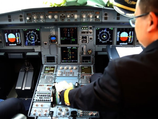 Tạm đình chỉ một phi công nghi vấn dương tính với ketamine