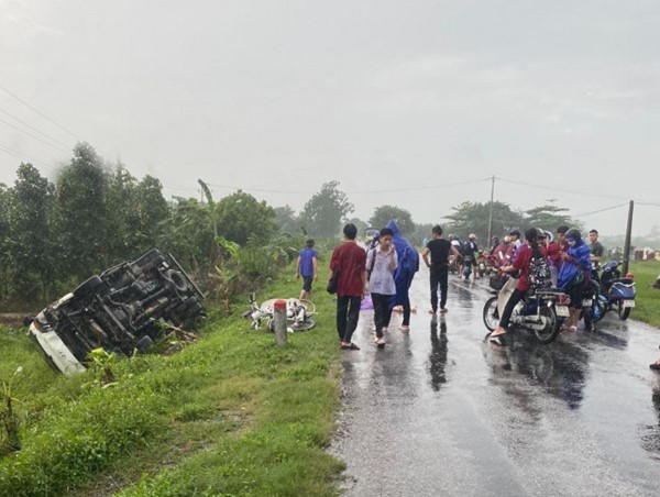 Tai nạn giao thông mới nhất hôm nay (12/5/2023): Va chạm với xe tải trên đường đi học về, 2 nữ sinh tử vong