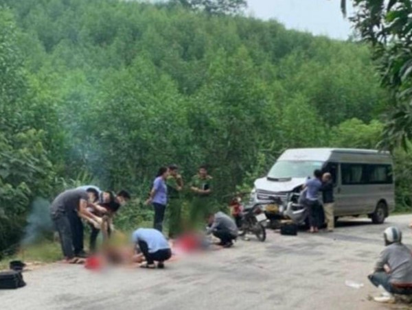 Tai nạn giao thông mới nhất hôm nay (15/5/2023): 2 người đi xe máy tử vong sau va chạm ô tô khách