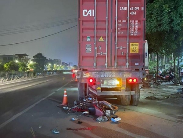 Tai nạn giao thông mới nhất hôm nay (16/5/2023): Đâm vào đuôi xe container đỗ bên đường, người đàn ông tử vong