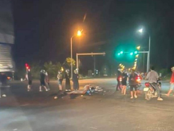 Tai nạn giao thông mới nhất hôm nay (17/5/2023): Đi bộ qua cao tốc, người đàn ông bị tông tử vong