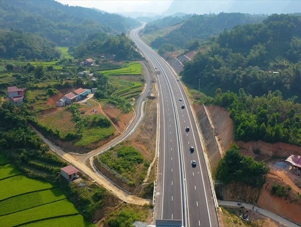 Đề xuất chủ trương đầu tư Dự án nâng cấp Quốc lộ 4A qua địa phận tỉnh Cao Bằng