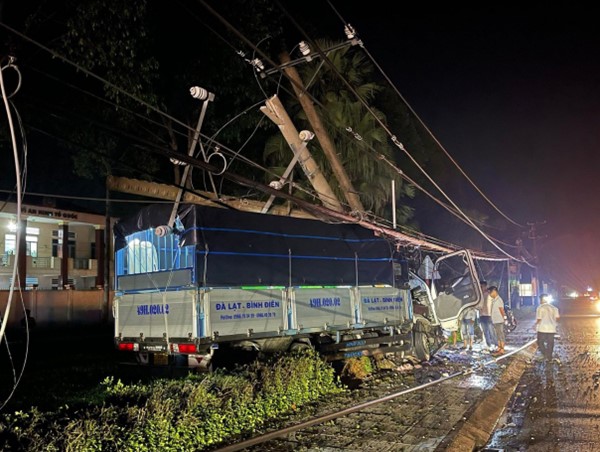 Tai nạn giao thông mới nhất hôm nay (19/5/2023): Hai xe máy tông trực diện, 2 người tử vong
