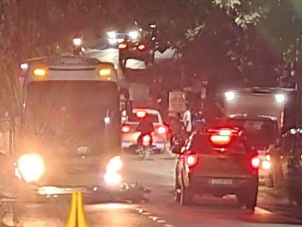 Va chạm ô tô khách, xe bán tải, mô tô làm 3 học sinh tử vong