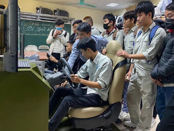 Thi bằng lái xe trên phần mềm mô phỏng: Mới bắt đầu đã nhiều bất cập