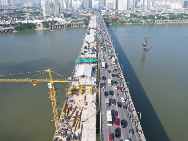 Cầu Vĩnh Tuy 2 an toàn vượt dòng chủ