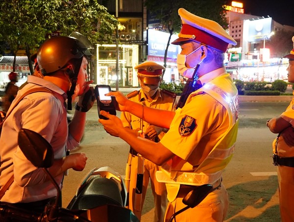 Cần Thơ: Nghiêm cấm cán bộ can thiệp việc xử lý vi phạm giao thông
