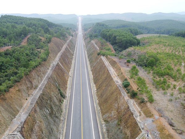 Nghiên cứu lựa chọn đơn vị có đủ năng lực quản lý, vận hành, khai thác tuyến Cam Lộ - La Sơn 