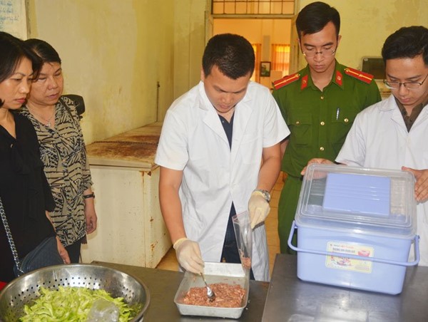 Phòng chống ngộ độc thực phẩm mùa Hè và mùa bão, lụt