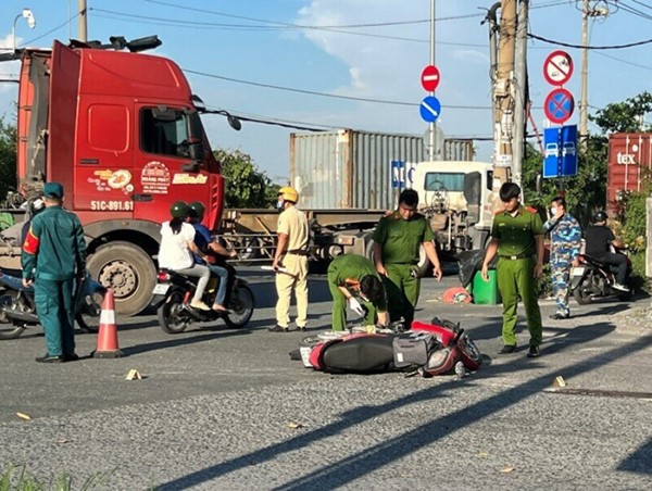 Tai nạn giao thông mới nhất hôm nay (15/6/2023): Hai thanh niên tử vong cạnh xe máy sau tiếng va chạm mạnh