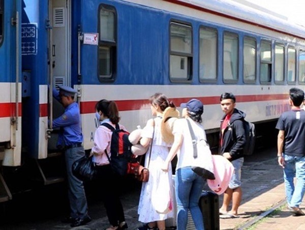 Đường sắt giảm giá vé tàu cho học sinh đi thi, nhập học mùa thi 2023