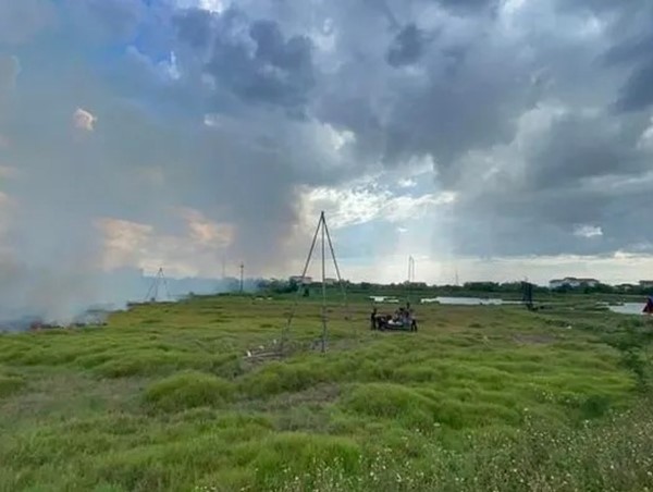 Hà Tĩnh: 3 công nhân bị điện giật thương vong giữa cánh đồng