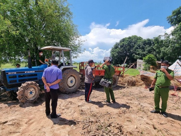 Tai nạn giao thông mới nhất hôm nay (22/6/2023): Một người tử vong khi đang sửa rơmóc máy cày