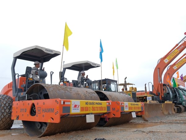 Người dân hào hứng khi đường Vành đai 4 được khởi công