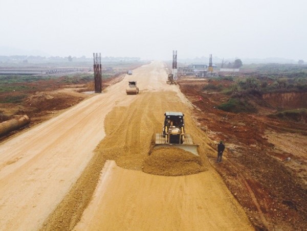 Kiểm tra việc thực hiện dự án cao tốc Bắc - Nam, đoạn qua tỉnh Nghệ An