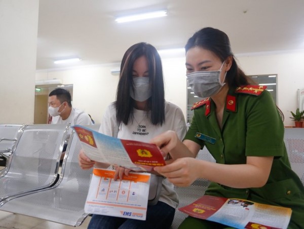 Hà Nội: Phát động đợt thi đua cao điểm hướng dẫn Nhân dân cài đặt, kích hoạt, sử dụng tài khoản định danh điện tử