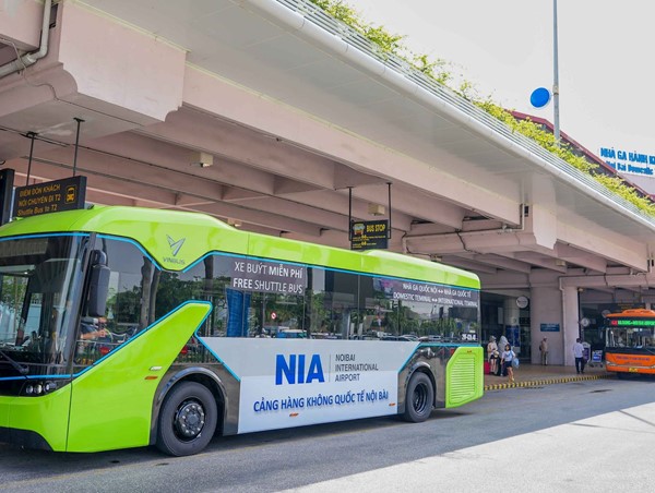Sân bay Nội Bài mở xe buýt điện nối chuyến miễn phí 