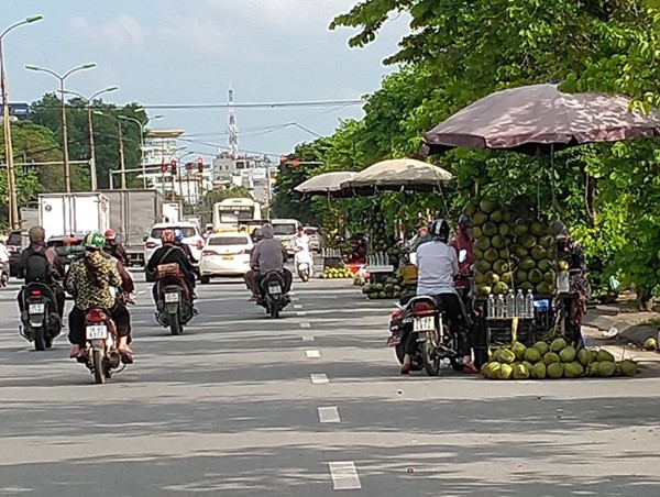 Nhếch nhác đường Ngọc Hồi