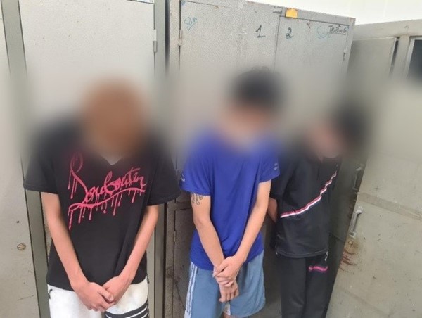 Bắt giữ các đối tượng mang hung khí gây rối trật tự công cộng trên địa bàn quận Long Biên