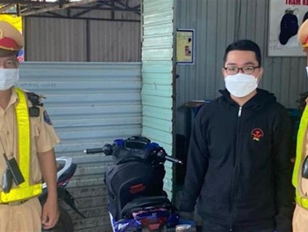 Bắt giữ đối tượng sử dụng giấy Chứng minh Công an nhân dân giả