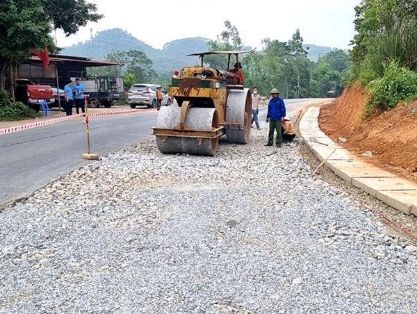 Đẩy nhanh tiến độ thi công các công trình xử lý điểm đen, điểm tiềm ẩn TNGT