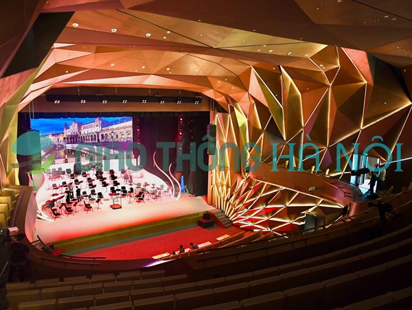 Cận cảnh kiến trúc nhà hát Hồ Gươm có sân khấu hiện đại bậc nhất Đông Nam Á