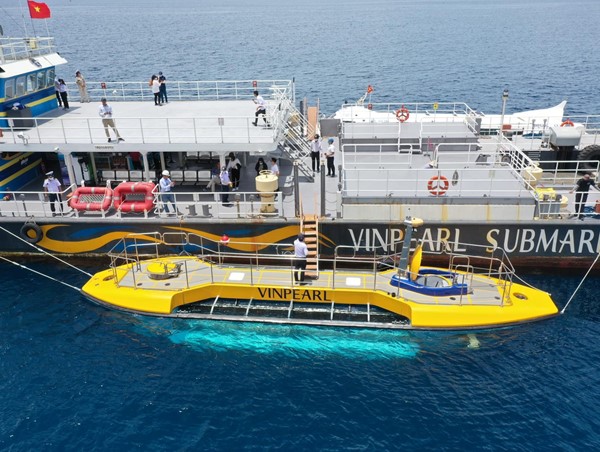 Gia hạn thời gian thí điểm dịch vụ tàu lặn tại vịnh Nha Trang