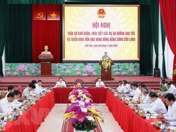 Tháo gỡ khó khăn, thúc đẩy các dự án đường cao tốc khu vực Đồng bằng sông Cửu Long