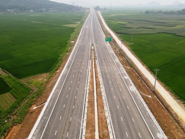 Tháo gỡ khó khăn triển khai các dự án đường bộ cao tốc