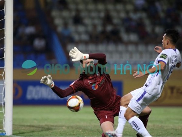 Thủ môn Filip Nguyễn dự khán, Văn Lâm thủng lưới 4 bàn trước Hà Nội FC
