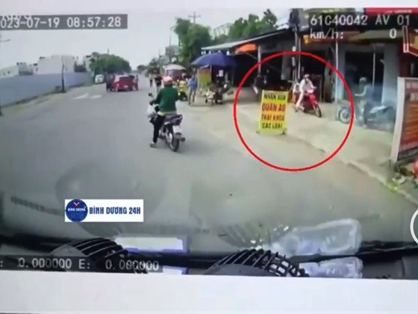 CLIP: Tên cướp kéo lê cô gái 50m trên đường