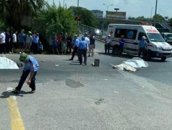 Tai nạn giao thông mới nhất hôm nay (22/7/2023): Va chạm giữa ô tô và xe máy ở Hà Nội, 3 người tử vong