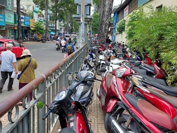 TP Hồ Chí Minh thu phí sử dụng vỉa hè, lòng đường từ ngày 1/9