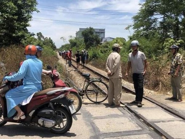 Tai nạn giao thông mới nhất hôm nay (27/7/2023): Nam thanh niên tử vong sau va chạm với tàu hỏa