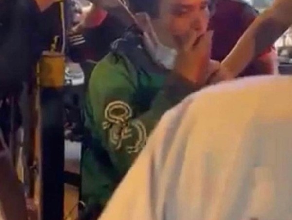 Tìm bị hại trong vụ cướp giật tài sản tại điểm chờ xe bus nhà máy Thuốc lá Thăng Long