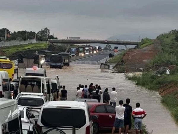 Cao tốc Phan Thiết - Dầu Giây ngập cục bộ, Bộ GTVT chỉ đạo nóng