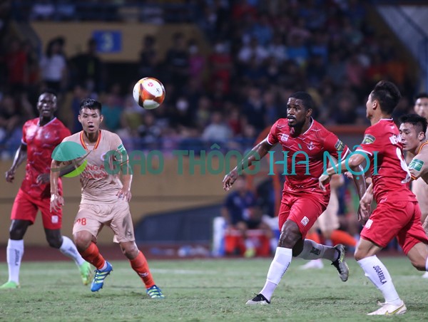 CAHN mất ngôi đầu bảng vào tay Hà Nội FC