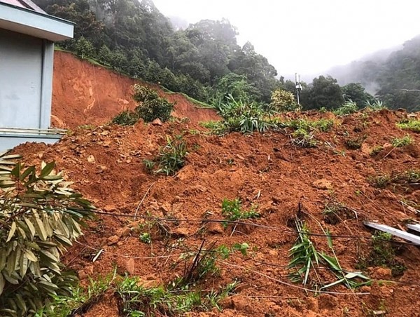 Sạt lở đèo Bảo Lộc, 4 người mất tích