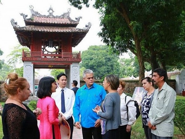 Hà Nội đón 2,38 triệu lượt khách trong tháng 7