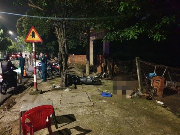 Tai nạn giao thông mới nhất hôm nay (31/7/2023): Ô tô lao vào hàng rào, 2 người tử vong