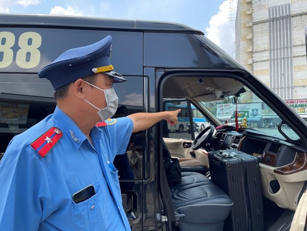 TP Hồ Chí Minh: Tăng cường kiểm tra, xử lý xe dù bến cóc