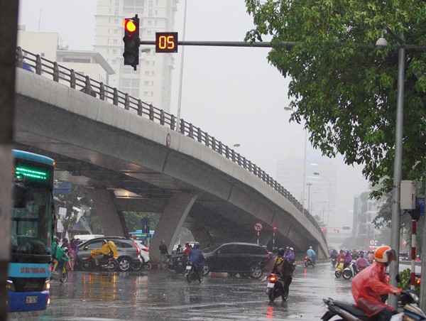 Thời tiết ngày 4/8: Cả nước có mưa to và dông, đề phòng nguy cơ xảy ra lũ quét và sạt lở đất