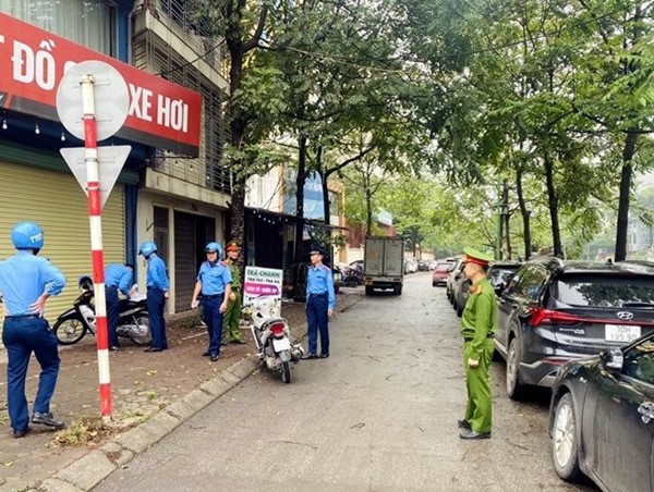 Hà Nội thành lập tổ soạn thảo Đề án Quản lý, khai thác, sử dụng vỉa hè và lòng đường