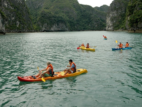 Quảng Ninh công bố 4 vùng nước được kinh doanh hoạt động vui chơi, giải trí trên vịnh Hạ Long